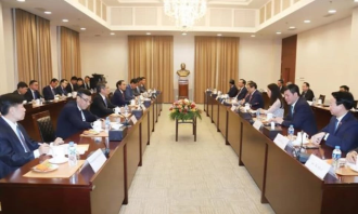  PM meets with Lao Vice President in Vientiane 